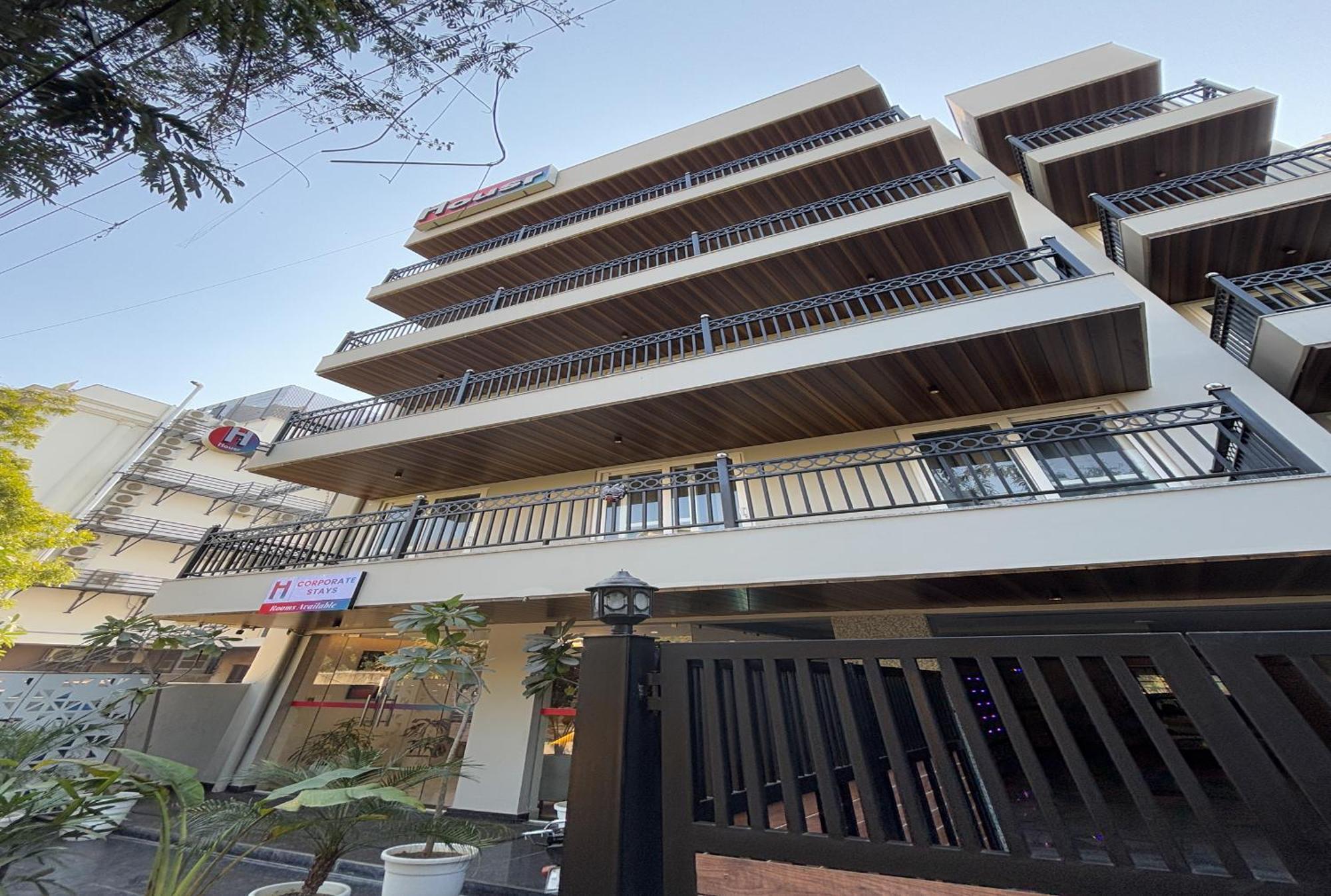 Hotel Housr Sector 45 Gurgaon Near Artemis Hospital Exterior foto