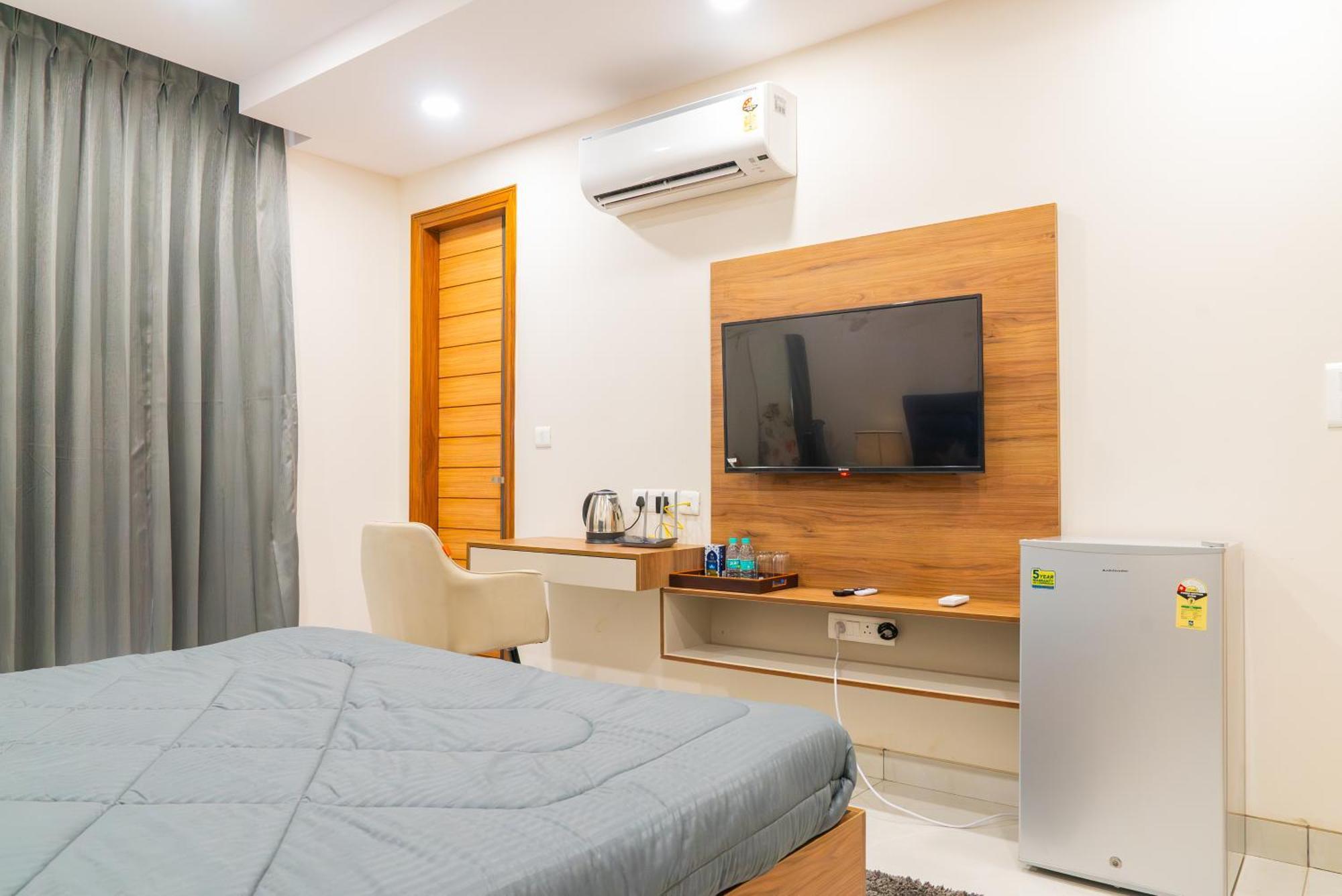 Hotel Housr Sector 45 Gurgaon Near Artemis Hospital Exterior foto