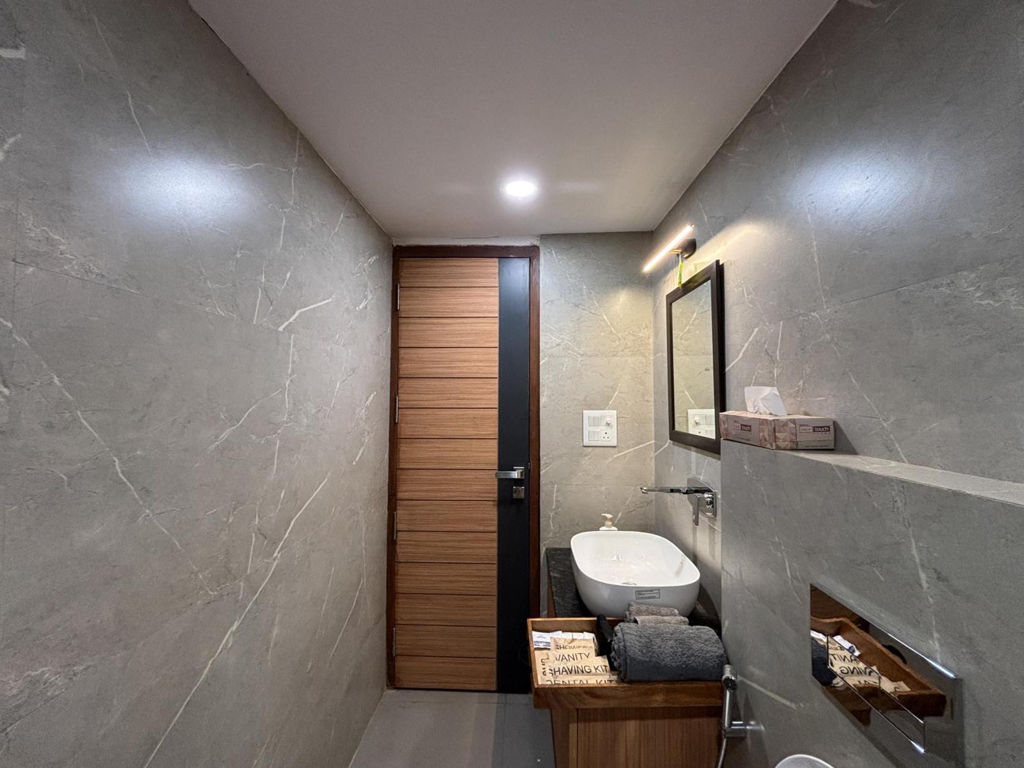 Hotel Housr Sector 45 Gurgaon Near Artemis Hospital Exterior foto